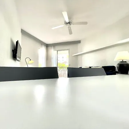 Apartment One Bedroom, Pool, Wifi, 600m Cristianos