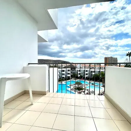 One Bedroom, Pool, Wifi, 600m Cristianos Apartment