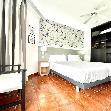 Apartment One Bedroom, Pool, Wifi, 600m Cristianos *